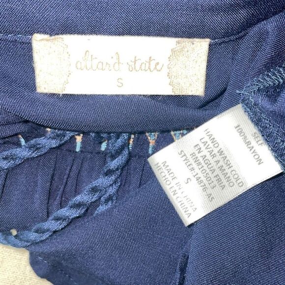 Altar’d State Cropped Boho Embroidered Blouson Sleeve Blouse S Navy Blue - Picture 4 of 6